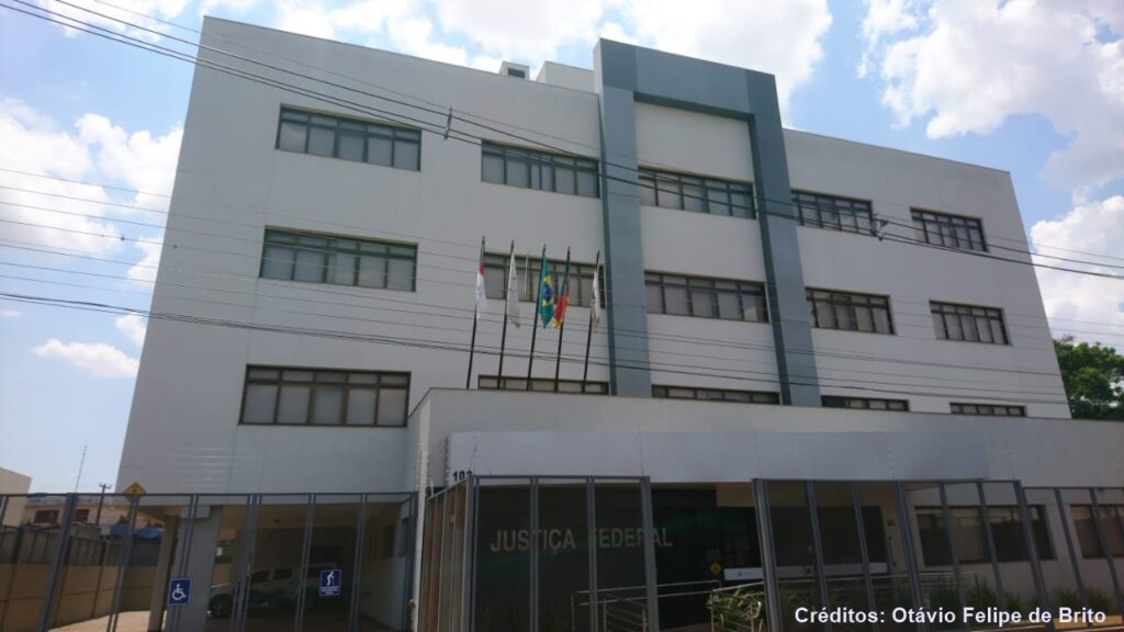 Sede da Justiça Federal em Santo Ângelo, localizada na Travessa João Meller, nº 102, dentro do Comercial Adhara.