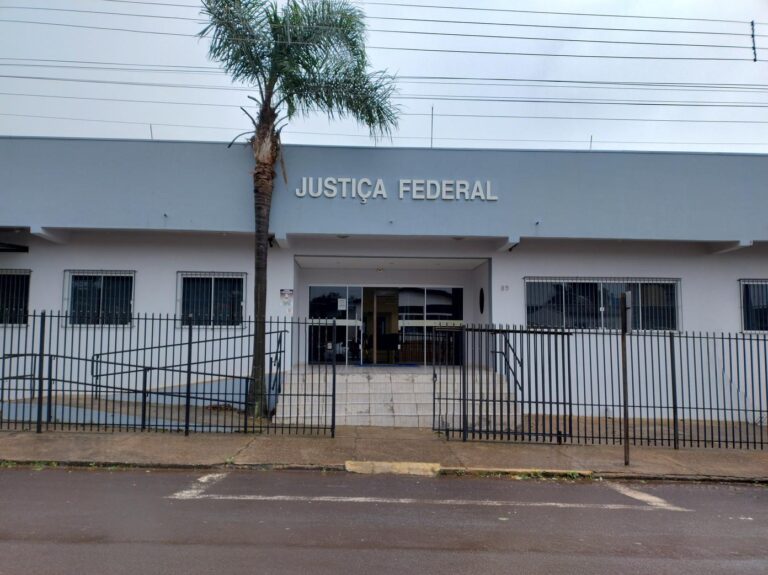 Sede da Justiça Federal em Palmeira das Missões, instalada na Rua Tufi Fiad Quedi, nº 89. (2013)