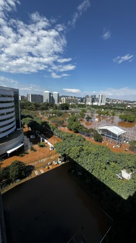 Lateral do prédio da JFRS, incluindo parque Harmonia, em direção ao Ministério Público do RS - MPRS.