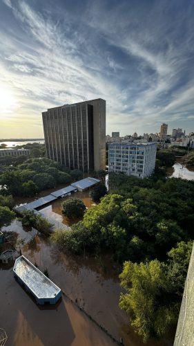 Fundos do prédio da JFRS, em direção ao prédio da Receita Federal do Brasil.
