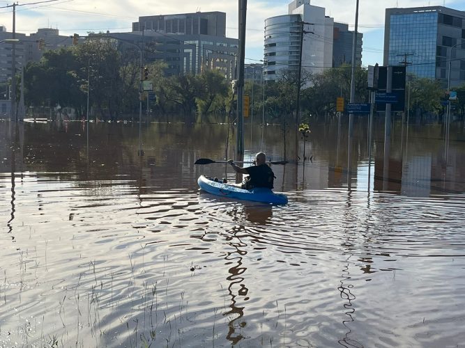 Av. Augusto de Carvalho. Acesso aos prédios somente com barcos.